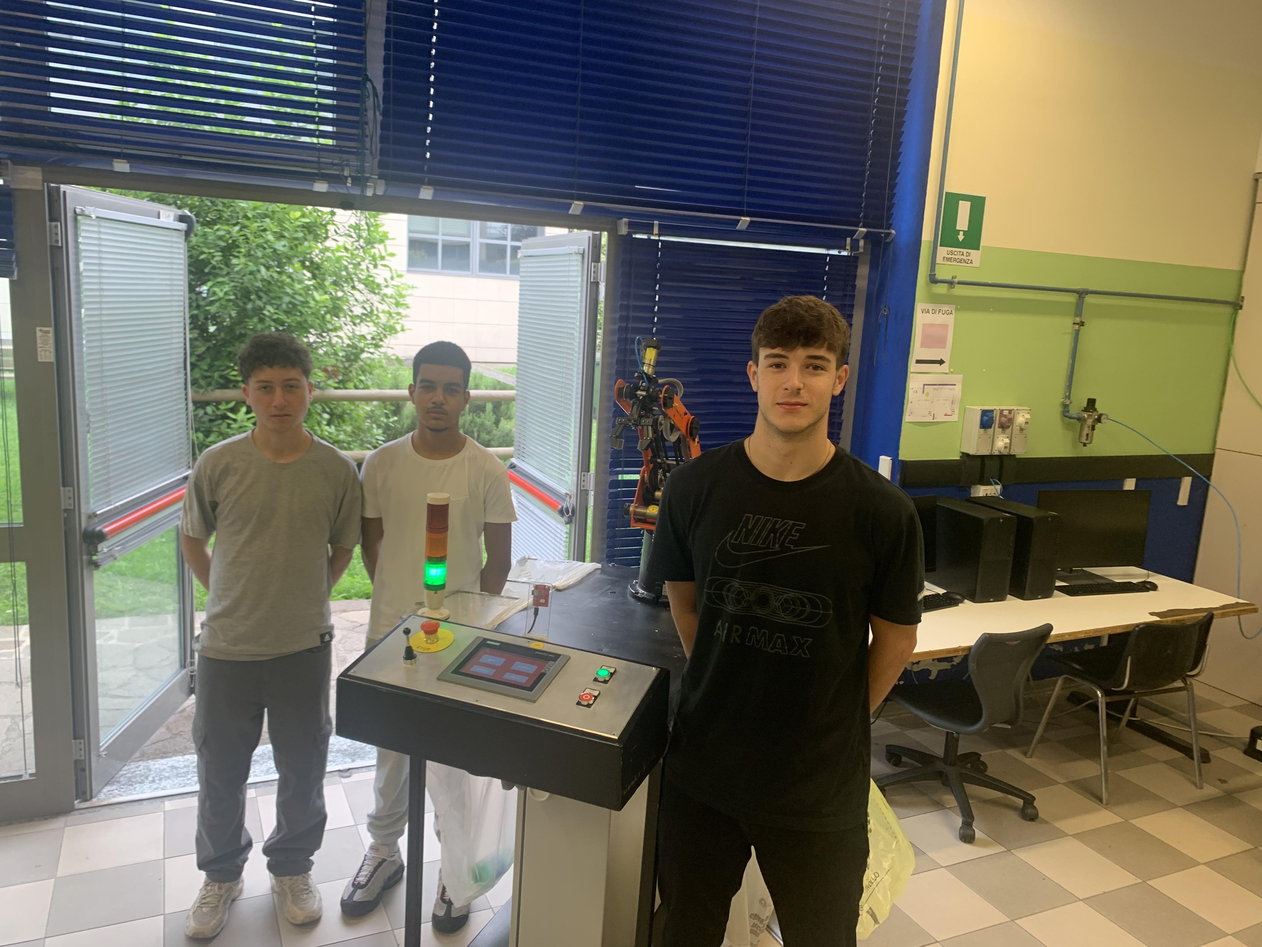 Waste Management 4.0 Robot - AI material detection